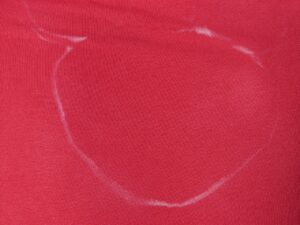 白Tシャツでワキ汗の汗染みを防止する方法は？